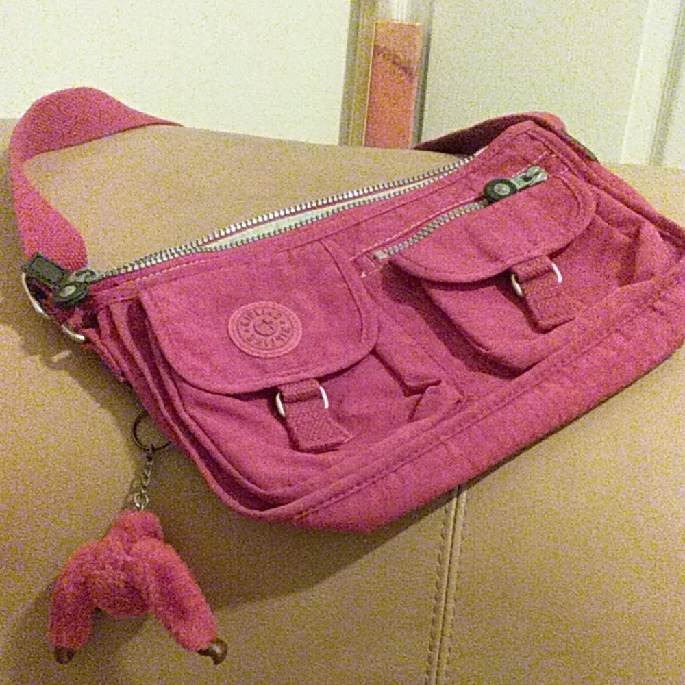 Baggallini red shoulder bag with monkey key holder